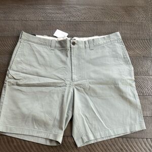 J Crew Men’s Olive Color Flat Front Shorts with Flex Fit